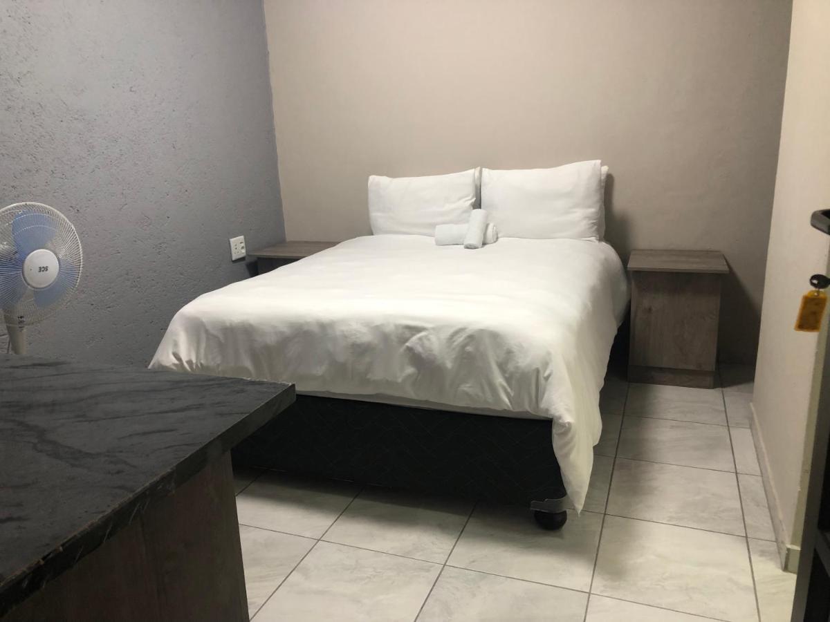 The Nest Overnight And Accommodation Usakos Экстерьер фото
