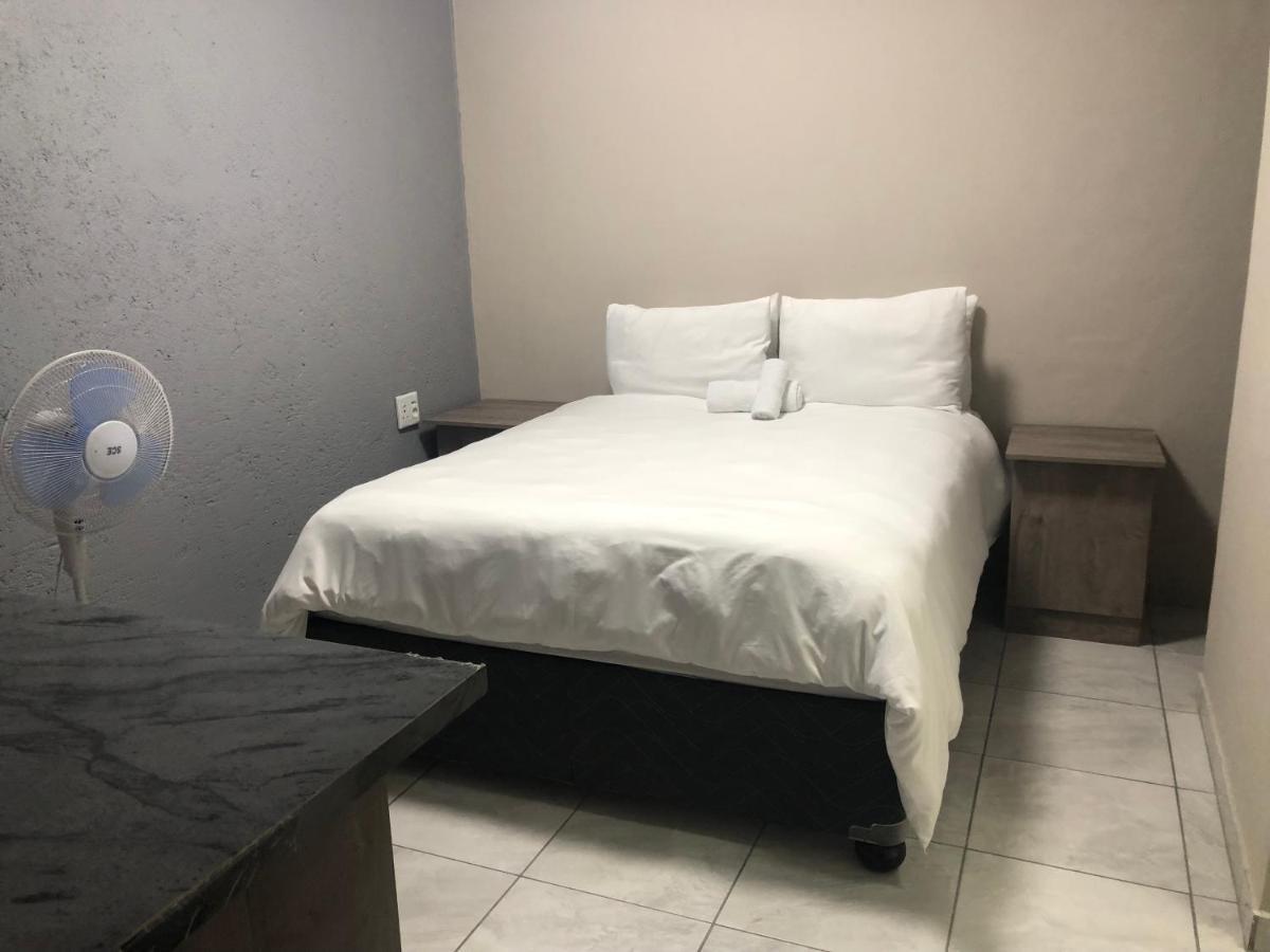 The Nest Overnight And Accommodation Usakos Экстерьер фото