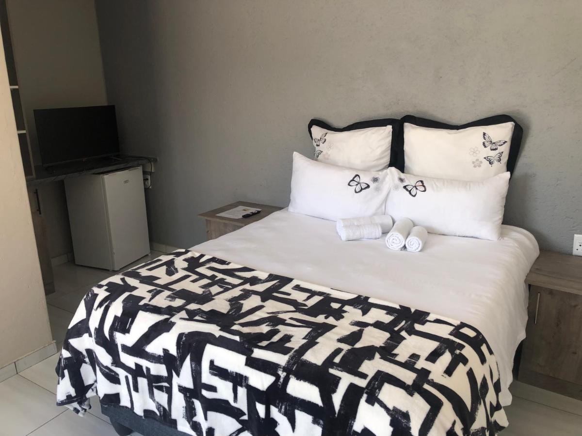 The Nest Overnight And Accommodation Usakos Экстерьер фото
